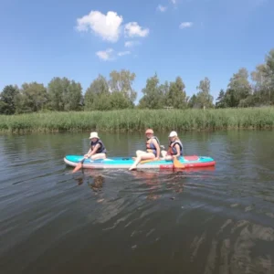Kajaki na półkoloniach pływackich dla dzieci